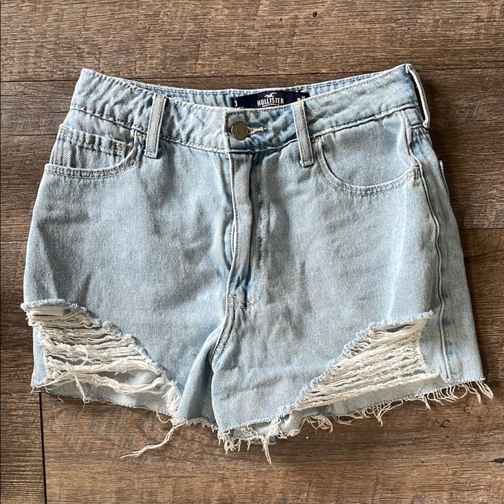 Hollister ultra high rise vintage relaxed mom denim Jean shorts 3”